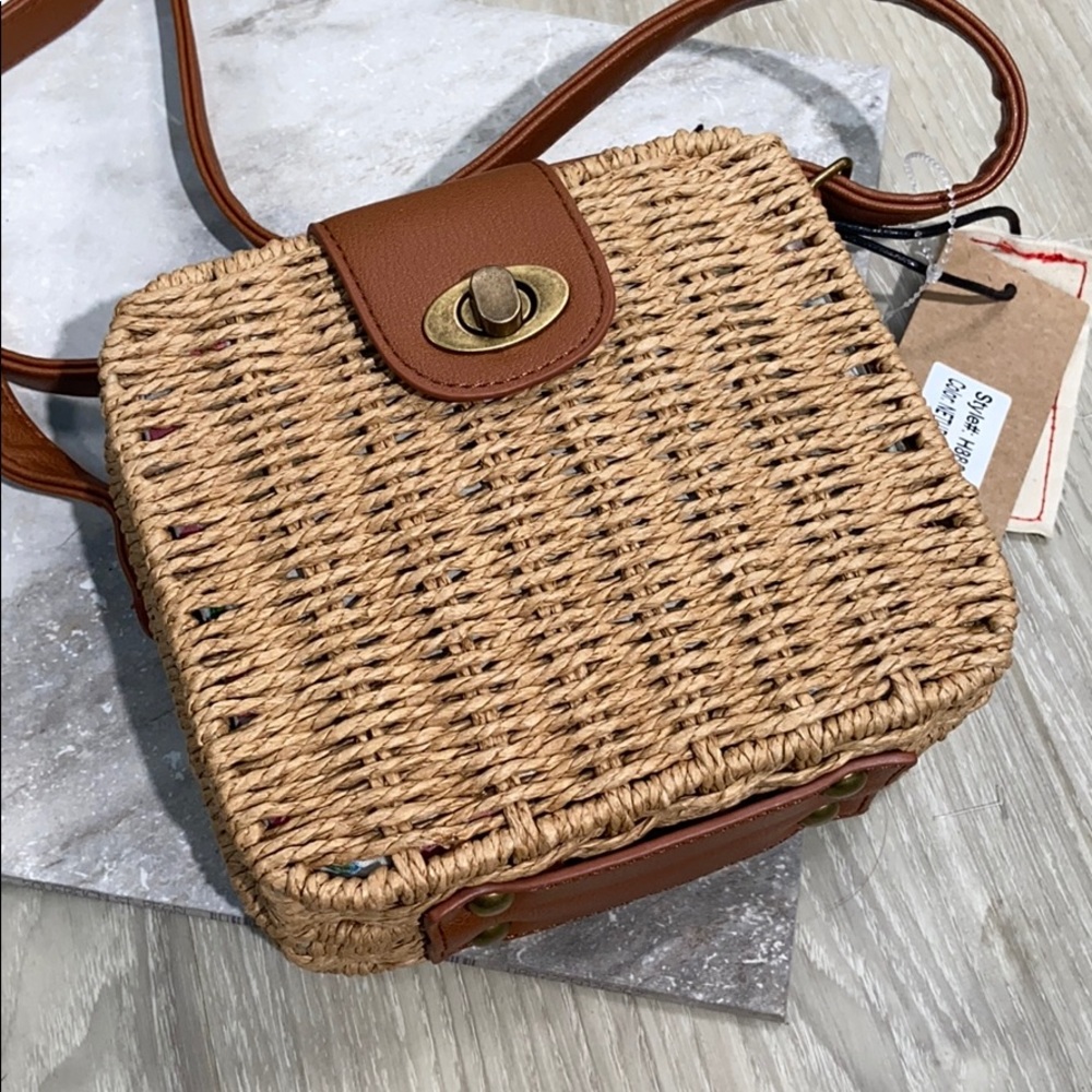 🎉🎉host pick🎉LIke dreams rattan square crossbody - Picture 3 of 5